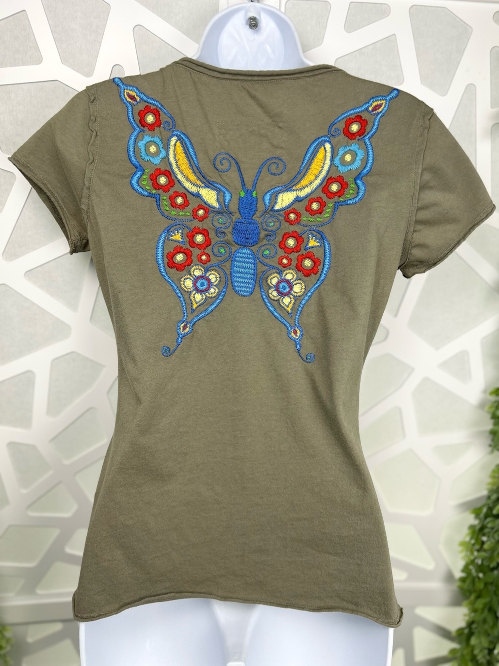 Johnny Was JWLA Papillon Butterfly Hand Embroidery Olive Green Tee T Shirt - Picture 3 of 6
